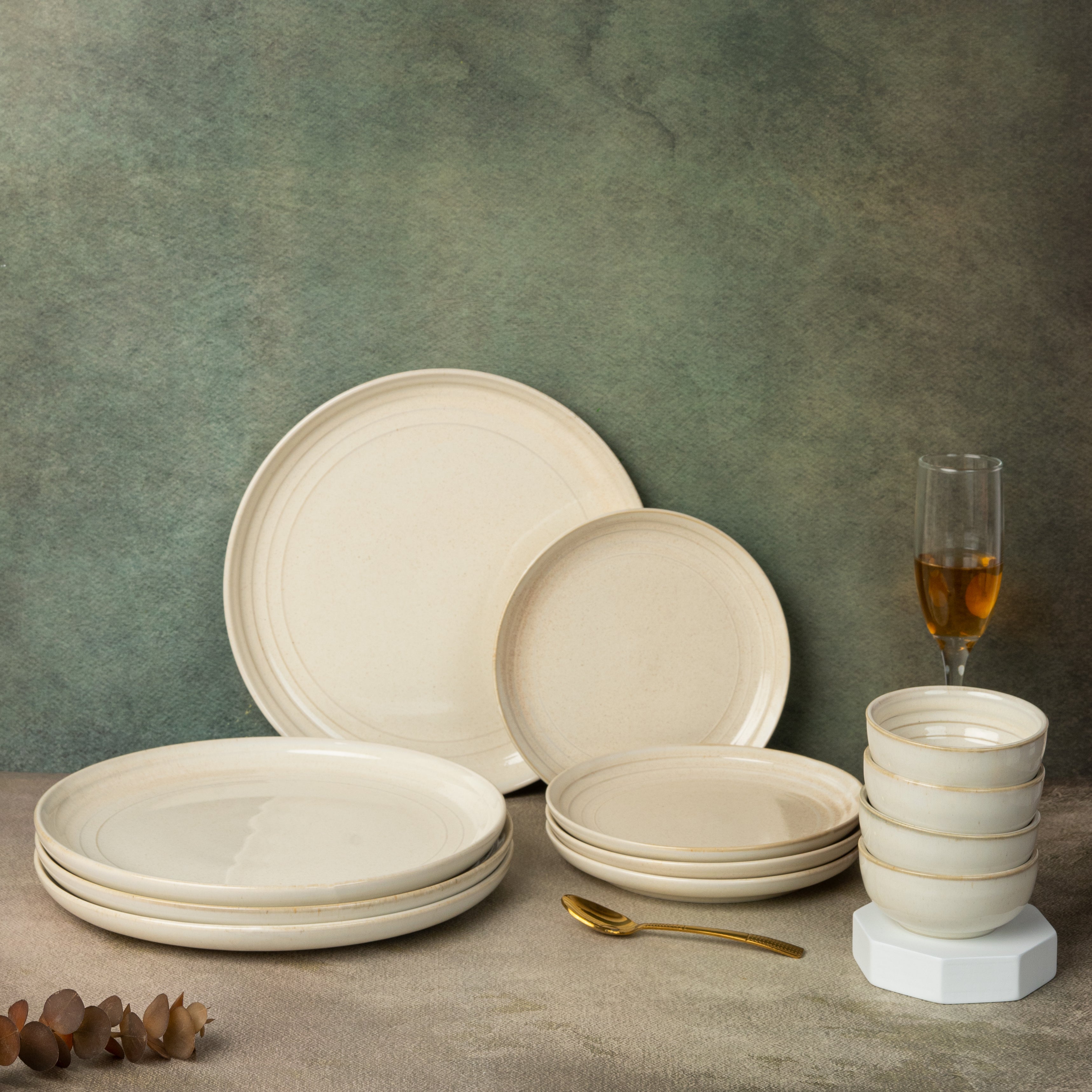 4 Small Dinner Bowls/Katori